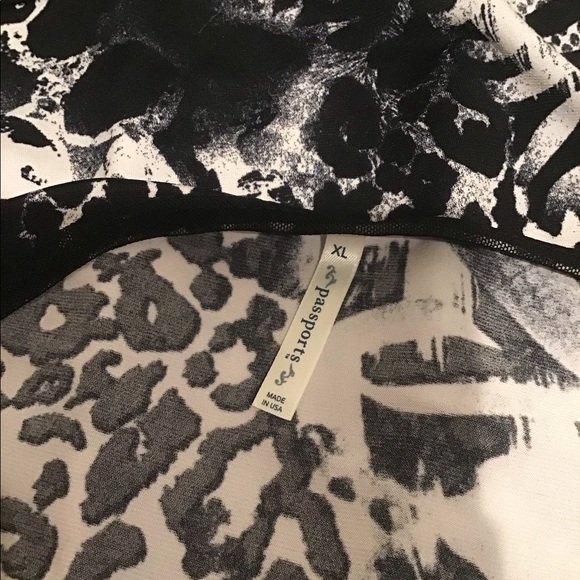 Passport Shark-bite tunic - Picture 6 of 7